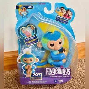 New Fingerlings Interactive Baby Monkey Leo Blue 70+ Sounds & Reactions